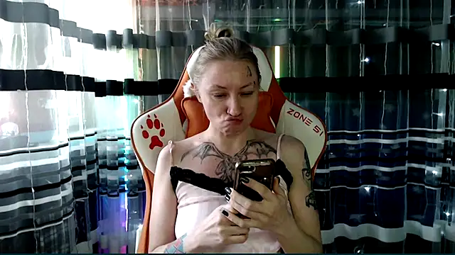 cold lollipop online show from January 6, 8:40 am