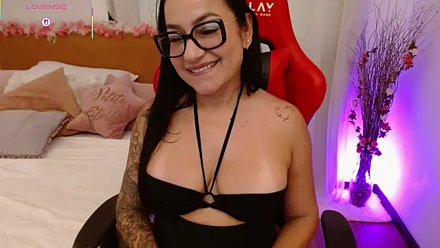 lucy luu  online show from April 4, 5:56 pm