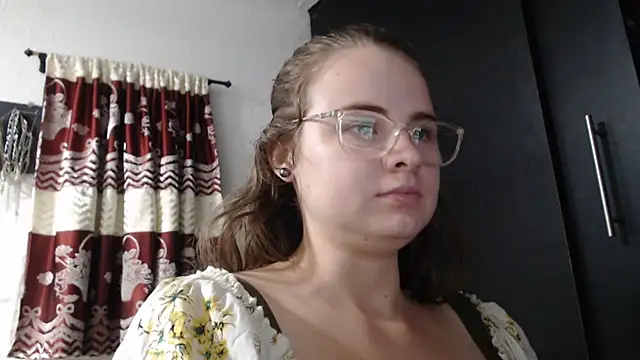 Snapshot of HellenMiyer1111 chatting on October 23, 5:41 pm HellenMiyer1111 online show from October 23, 5:41 pm
