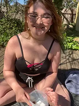 Snapshot of Demure_Whore chatting on September 15, 3:26 am Demure Whore online show from September 15, 3:26 am