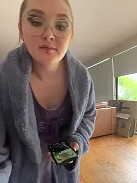 Snapshot of Demure_Whore chatting on October 27, 3:46 am Demure Whore online show from October 27, 3:46 am