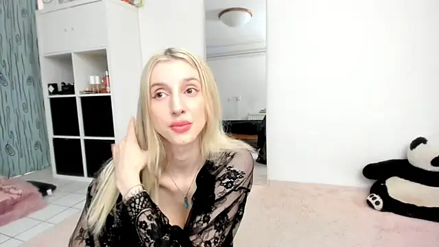 KenzieDawton online show from July 30, 11:55 am