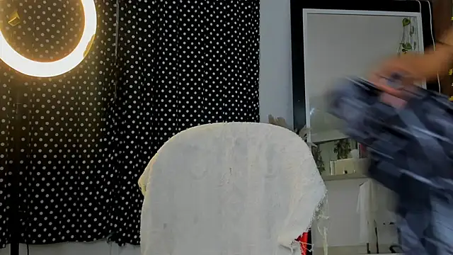 kelly thomson online show from February 18, 11:37 pm