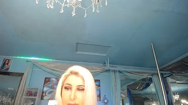 Snapshot of ADRIANNA_FOX chatting on October 23, 3:45 am ADRIANNA FOX online show from October 23, 3:45 am