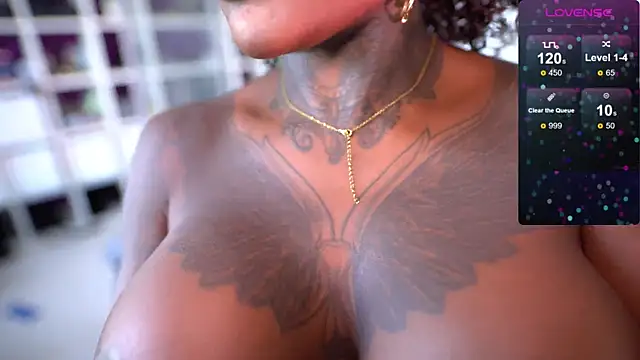 Snapshot of JosyBlack chatting on November 1, 9:02 am JosyBlack online show from November 1, 9:02 am