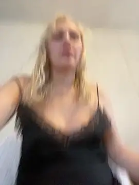 YourBlondee online show from April 13, 4:25 am