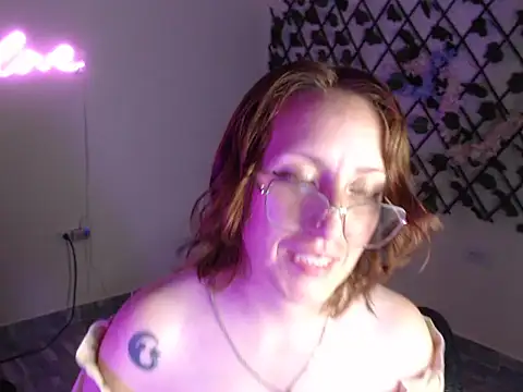 kittykalor09 online show from April 18, 2:14 am