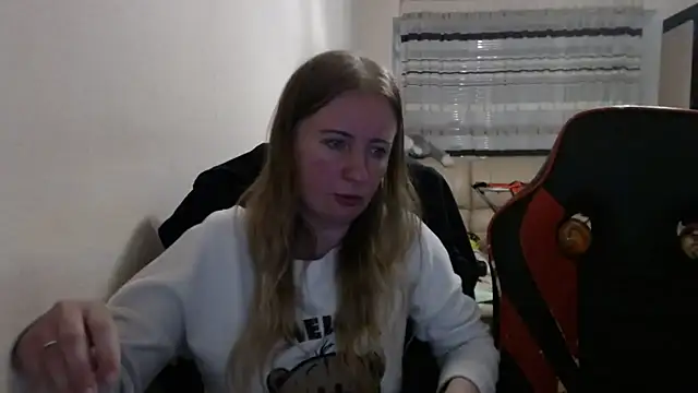 PeterAndJen online show from October 4, 7:07 pm