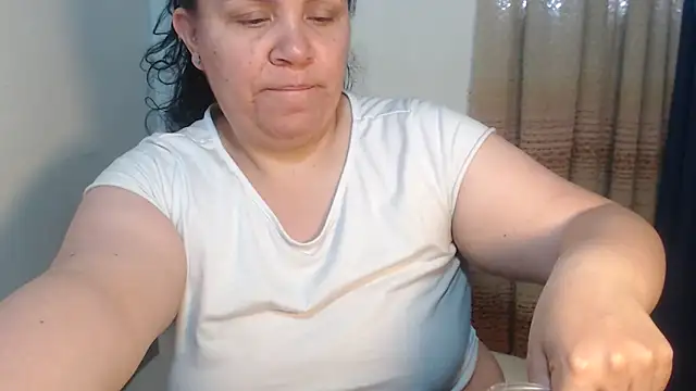 agathamiller01 online show from December 15, 12:10 pm