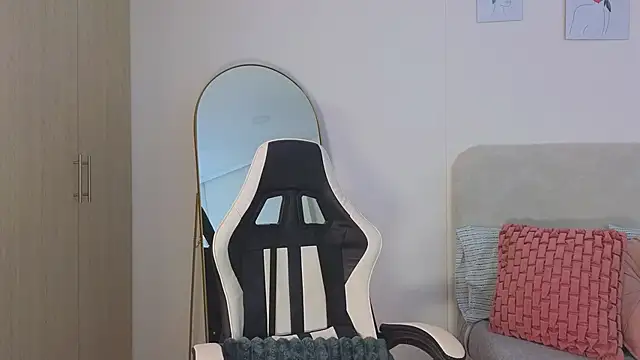 bella  adams online show from February 15, 12:37 pm