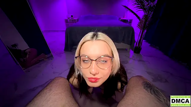 Snapshot of _blowjob_queen chatting on October 12, 1:41 am  blowjob queen online show from October 12, 1:41 am