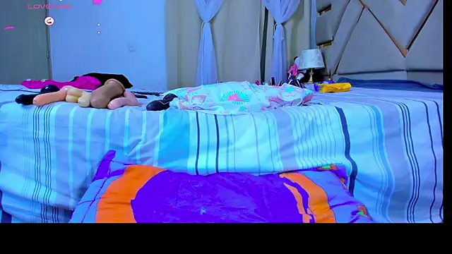 ashelydainii online show from January 9, 9:19 pm