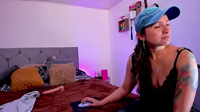 vanessabrown  online show from October 20, 3:04 pm