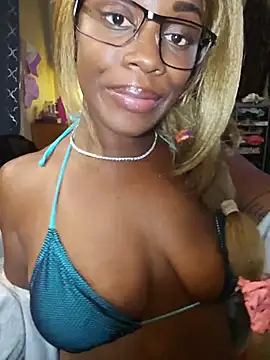 lollycoco online show from August 3, 9:15 am