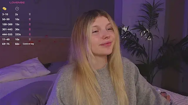 Snapshot of _aleksa_ chatting on October 22, 6:18 am  aleksa  online show from October 22, 6:18 am