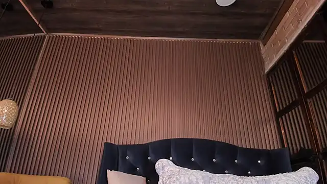 JuliaDawson  online show from November 11, 12:39 am