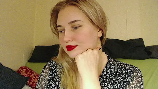 mmmPinUpGirl online show from October 30, 6:42 pm