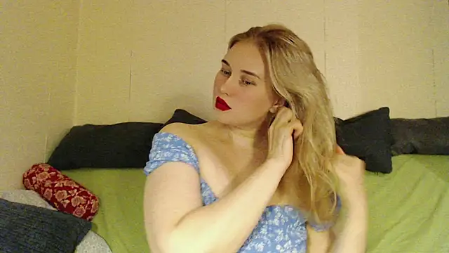 mmmPinUpGirl online show from October 27, 6:13 pm