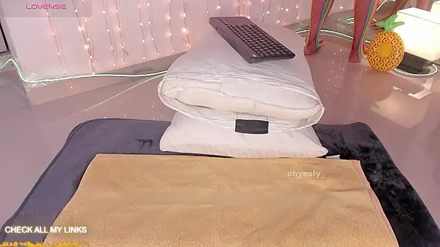 ohyesly  online show from January 9, 10:19 am