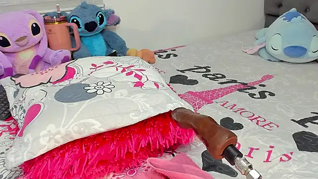 Elizabeth 18  online show from September 18, 4:33 am