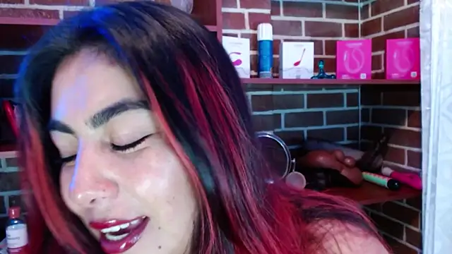gatuwildhott online show from August 6, 11:00 pm