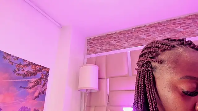 ShaniaBrownn online show from May 11, 7:44 pm