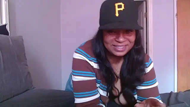 MSweetLindaParks online show from March 21, 1:49 pm