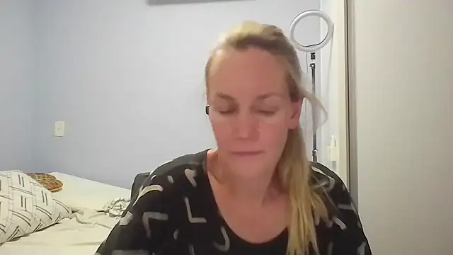 Annylove1 online show from February 9, 12:46 am