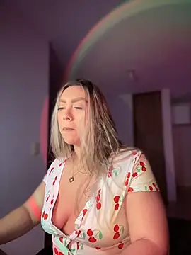 Im sophiie online show from October 10, 6:29 am