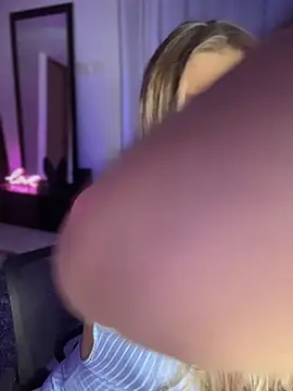 Im sophiie online show from November 15, 6:14 am