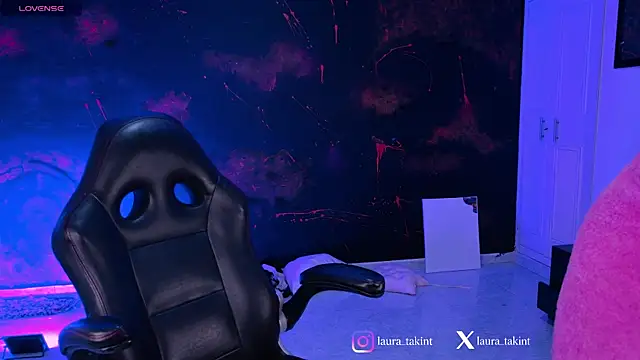 Laura takint online show from January 13, 7:18 pm