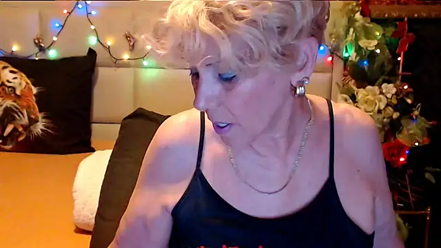 HappyWomanOn online show from October 27, 8:14 pm