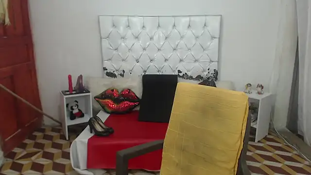 Sweetbigcatt online show from December 15, 1:00 am