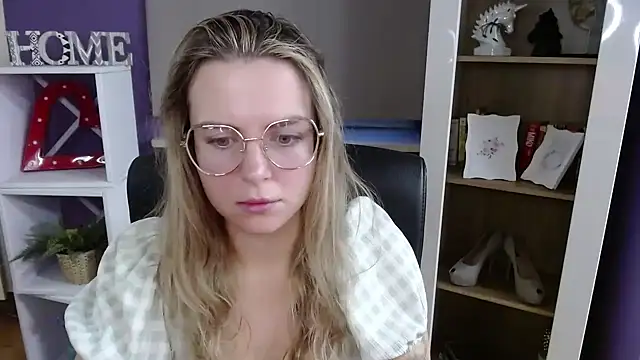 Zoey Erotic online show from November 6, 5:57 am