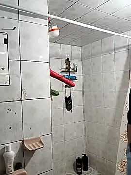 LaInsaciableIntensa online show from February 15, 8:30 pm