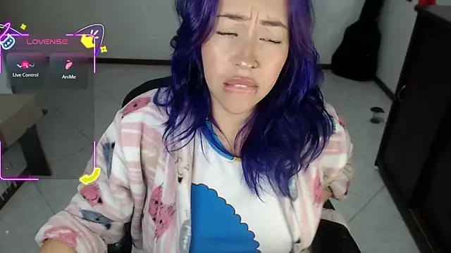 charlottezoe15 online show from November 9, 7:26 am