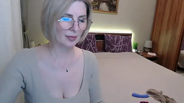 sensualEmilia online show from April 15, 5:24 pm