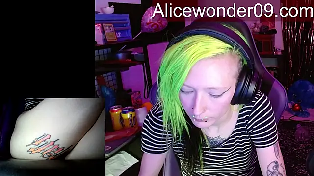 alicewonder09 online show from March 22, 8:20 am