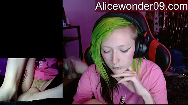 alicewonder09 online show from February 2, 5:39 am