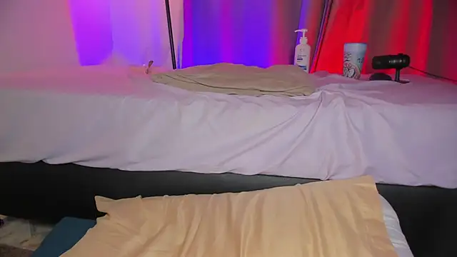 hot booty  online show from September 9, 10:53 pm