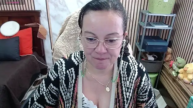 Sonialorens  online show from March 18, 9:20 pm