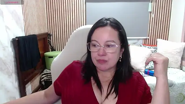 Sonialorens  online show from May 15, 11:51 pm