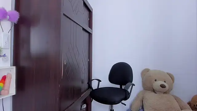 Emma lean online show from September 22, 1:42 pm