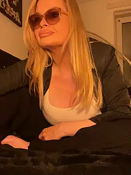 Lisavontease online show from March 12, 6:43 pm