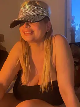 Lisavontease online show from May 24, 7:46 pm