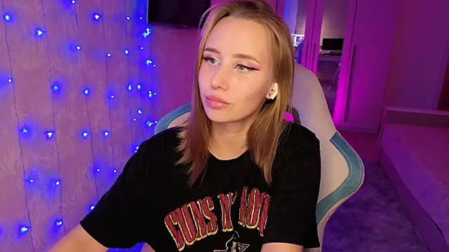 Snapshot of litlle_pie chatting on September 30, 8:46 pm litlle pie online show from September 30, 8:46 pm