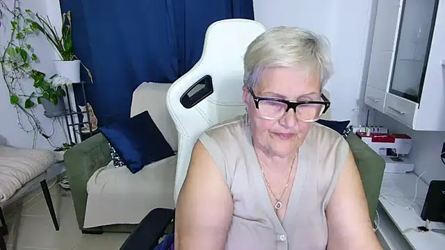 Selenna57 online show from May 8, 5:05 pm