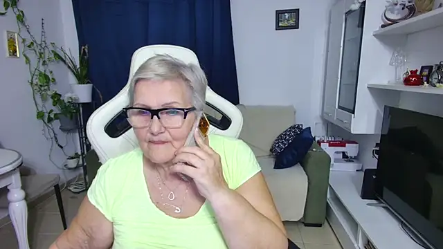 Selenna57 online show from April 19, 6:10 pm