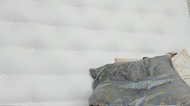 karissia online show from November 9, 8:10 am