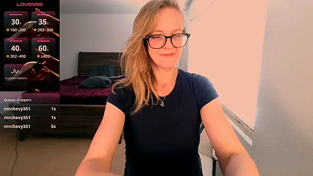 britteebee online show from June 3, 10:04 pm
